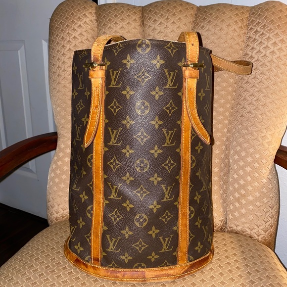 SOLD Louis Vuitton Bucket GM- Monogram - Picture 2 of 16